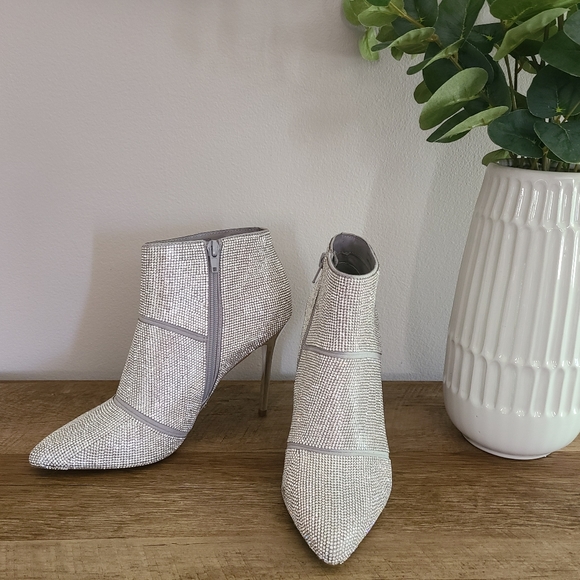 🌟Madden NYC Starr Rhinestone Detail Stiletto Heel Ankle Boots Size 8 - Picture 2 of 11